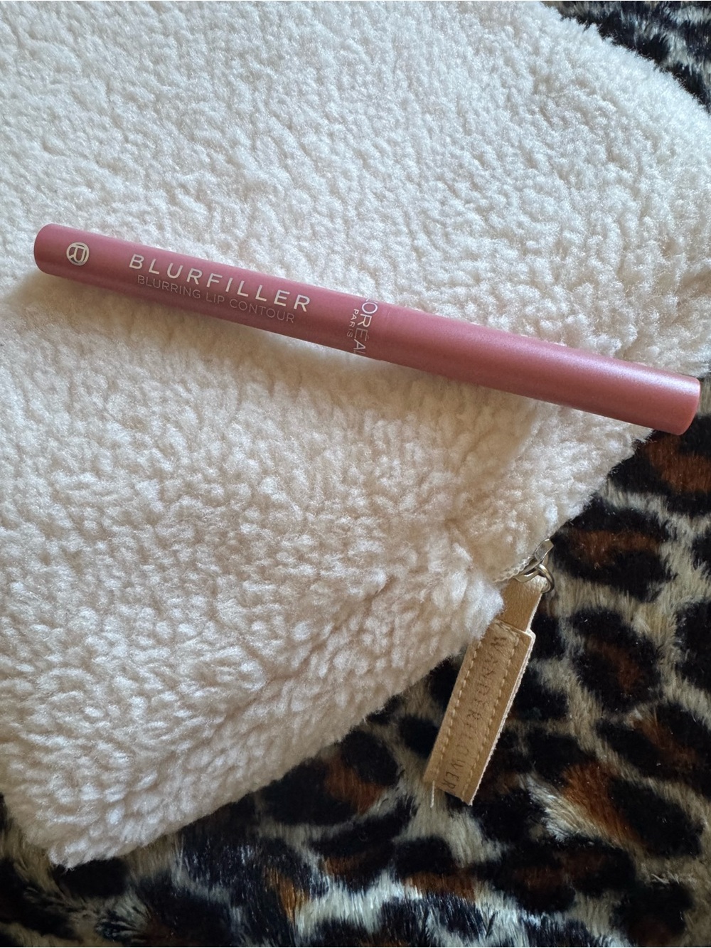 L’Oreal blurfiller lip contour & sherpa cosmetic bag - Picture 2 of 2